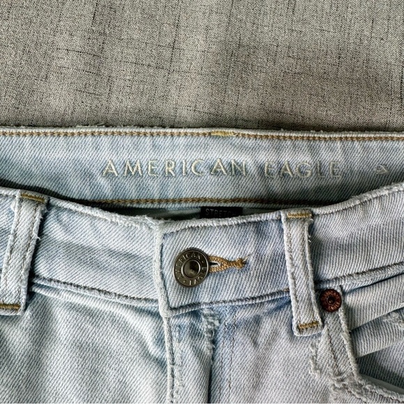 American Eagle Mom Short Distressed Destroyed Stretch High Rise Light Blue 8 - Picture 7 of 10